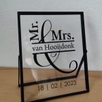 glaslijst-met-naam-huwelijk